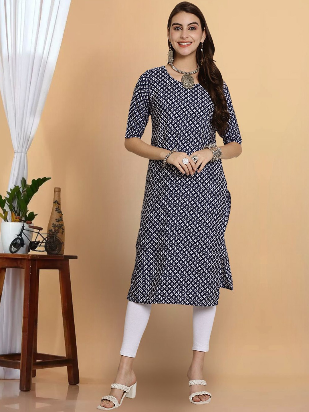 

7Threads Geometric Printed Round Neck Straight Kurta, Navy blue