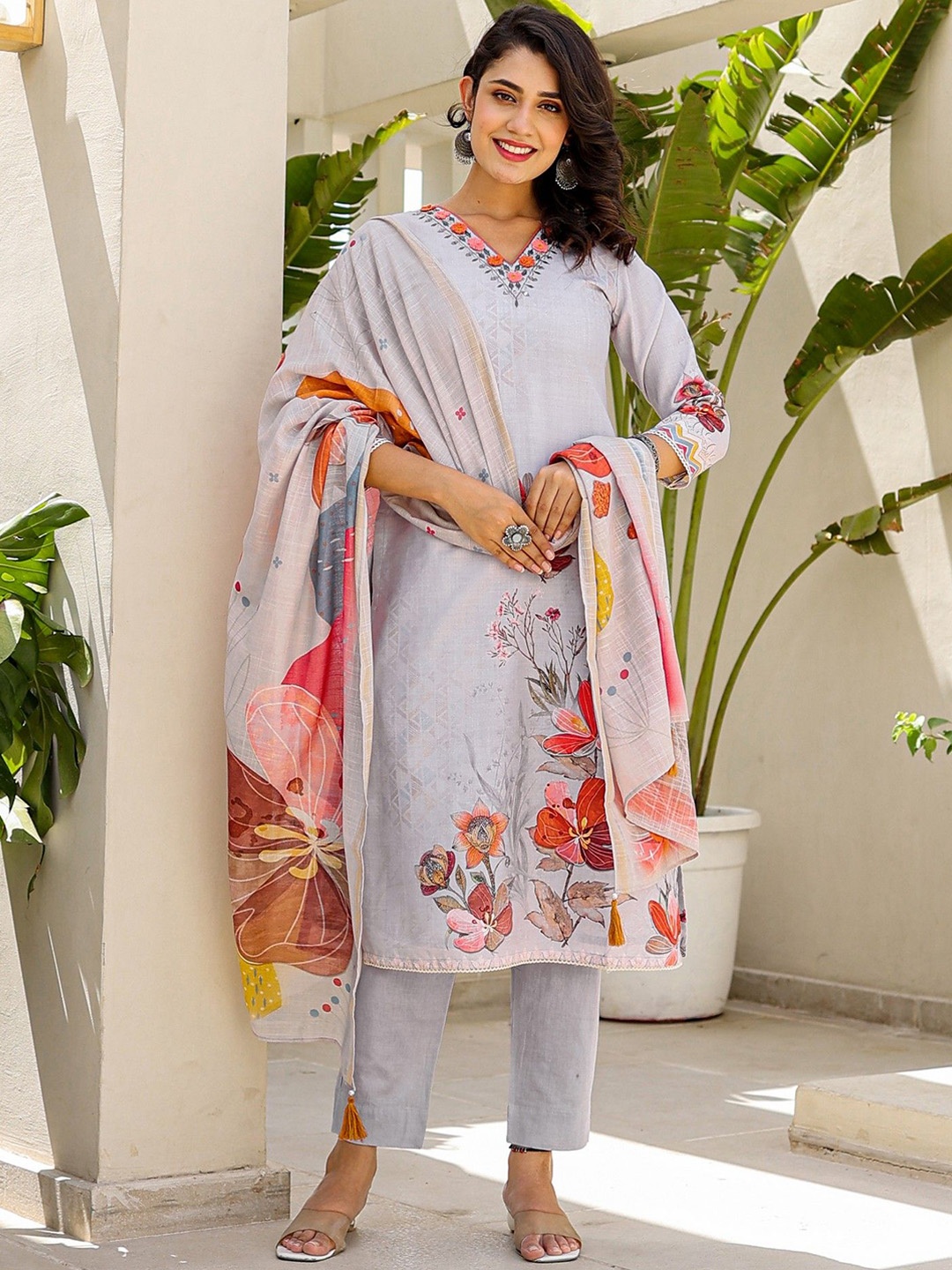 

Label Khoj Floral Printed Thread Work Linen Kurta with Trousers & Dupatta, Grey