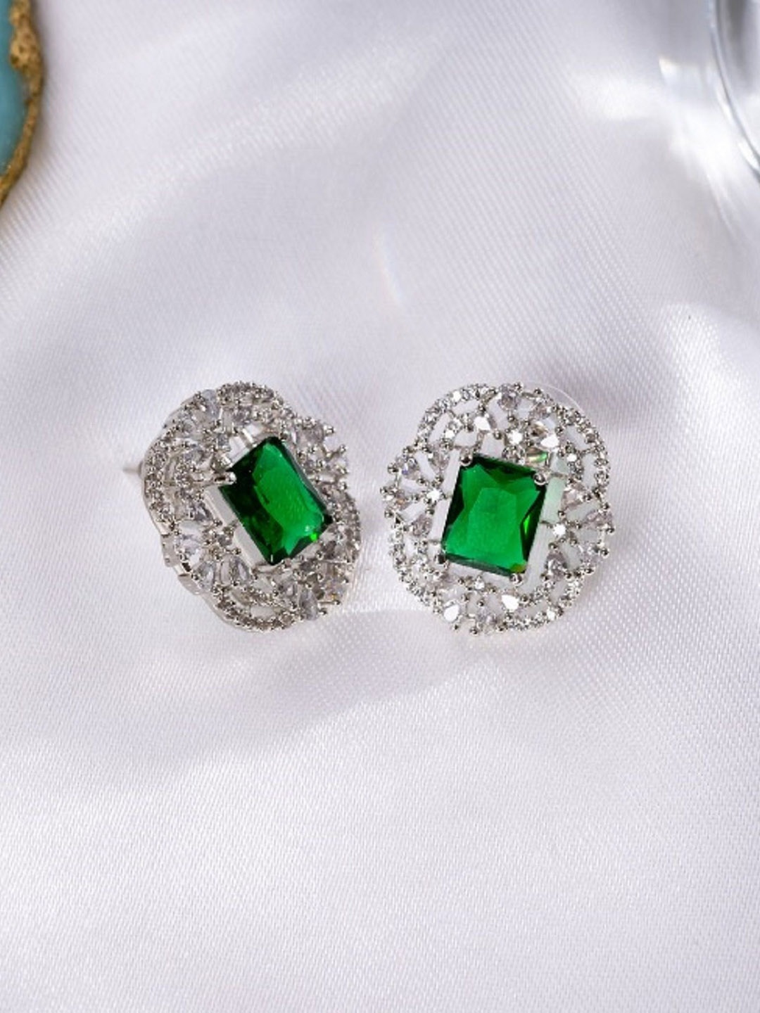 

PUTSTYLE Silver-Plated American Diamond Studded Square Studs