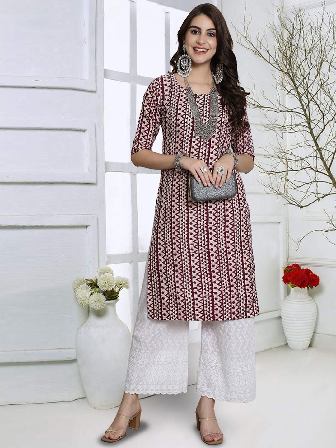 

7Threads Geometric Printed Round Neck Crepe Straight Kurta, Maroon