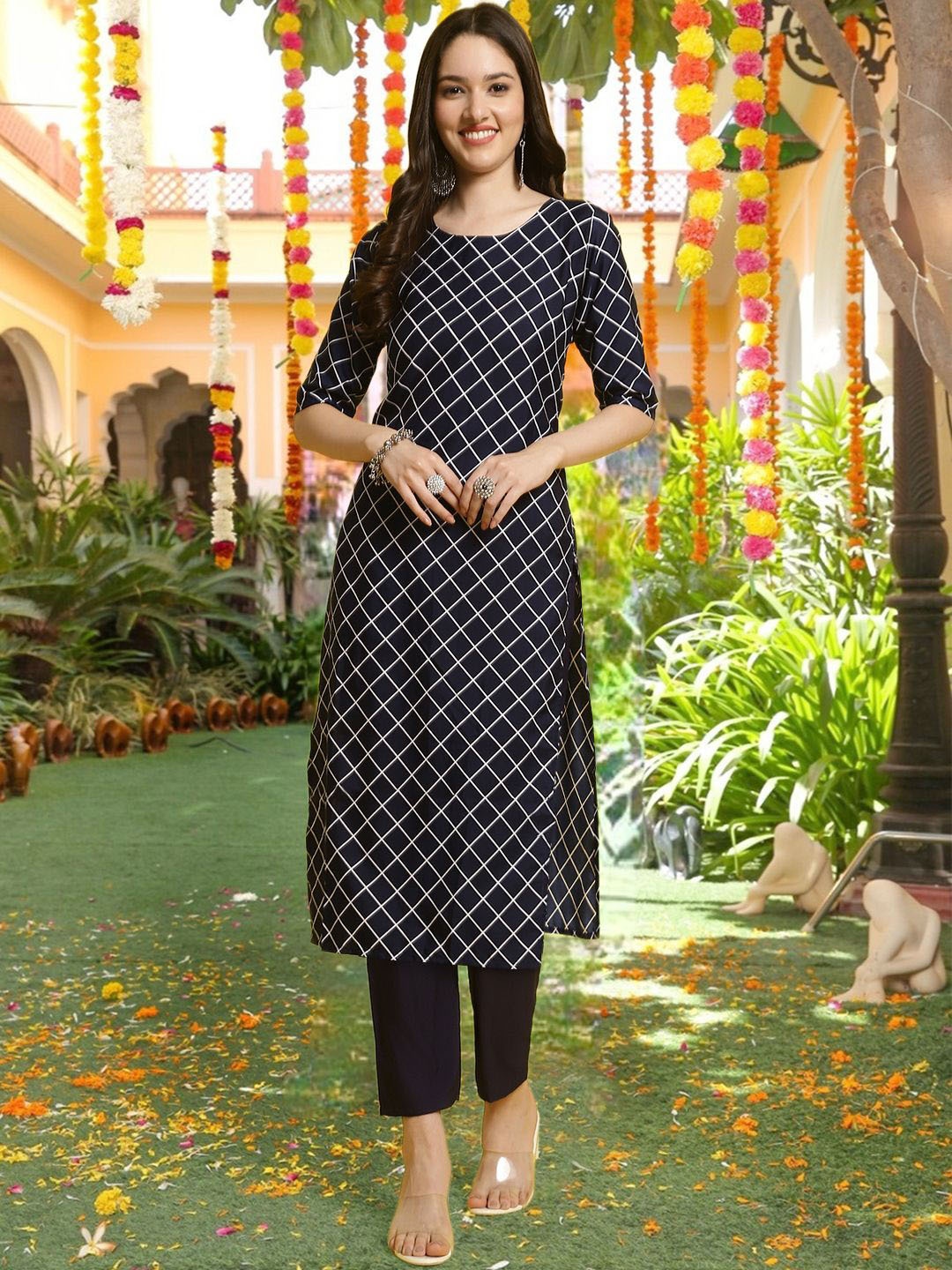 

7Threads Checked Round Neck Straight Kurta, Black