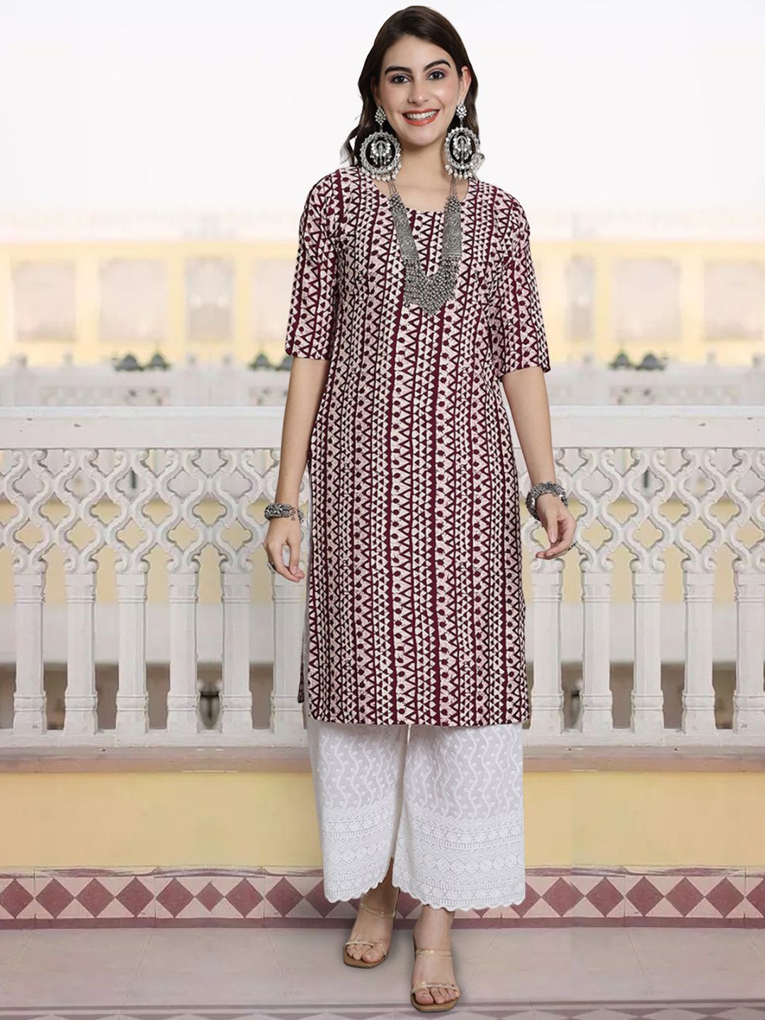 

7Threads Geometric Printed Round Neck Straight Kurta, Burgundy
