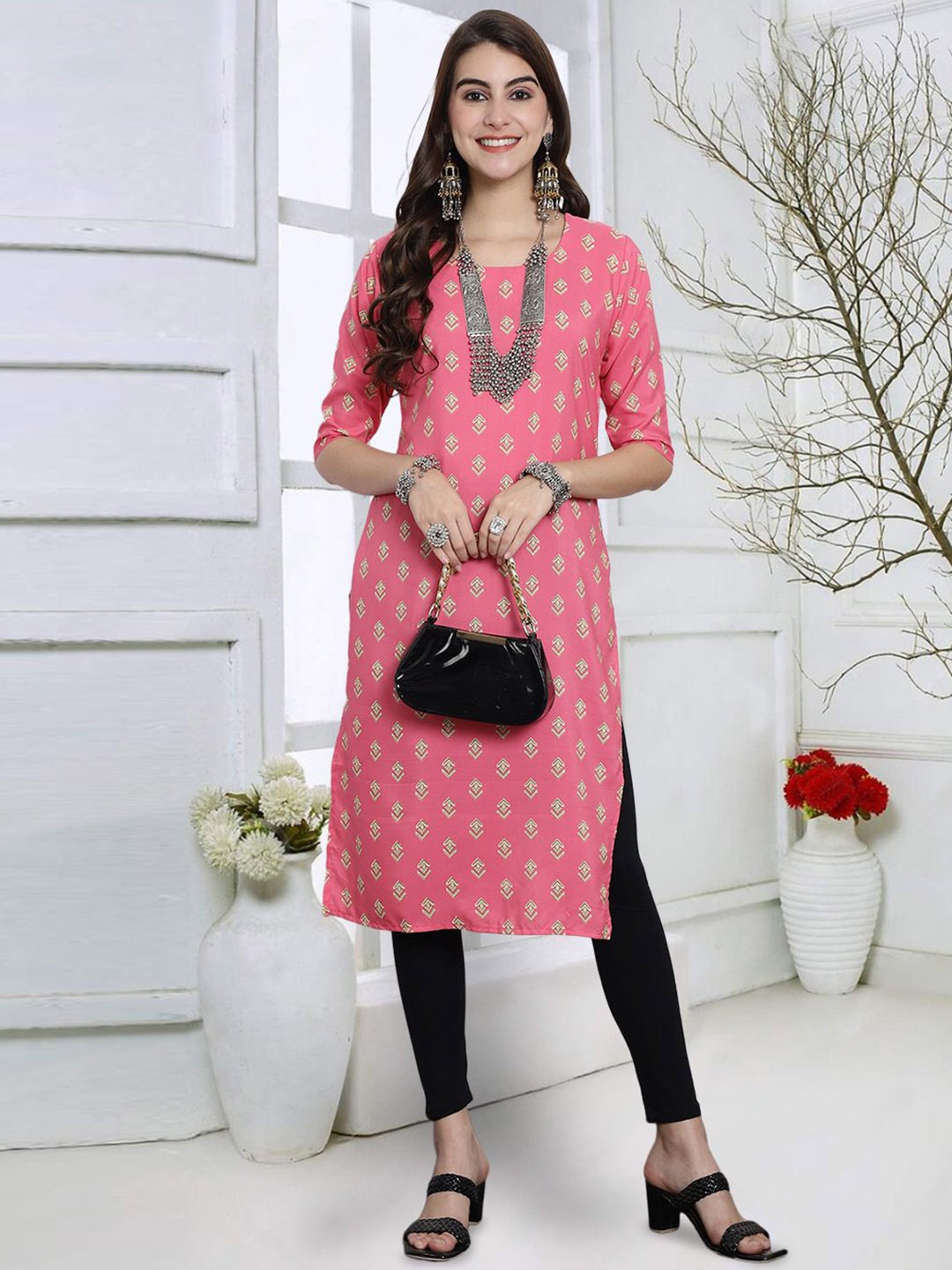 

7Threads Geometric Printed Round Neck Crepe Kurta, Pink