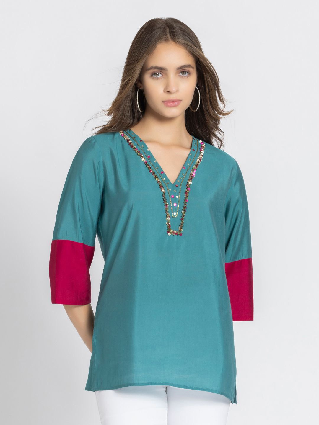 

SHAYE Embellished V-Neck Sequinned Sequinned Kurti, Green