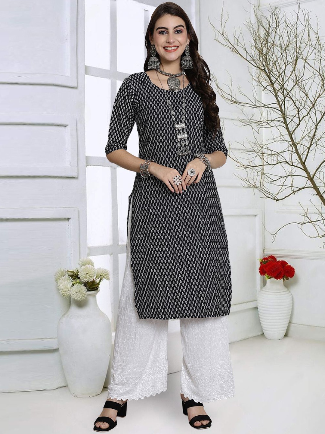 

7Threads Floral Printed Round Neck Straight Kurta, Black