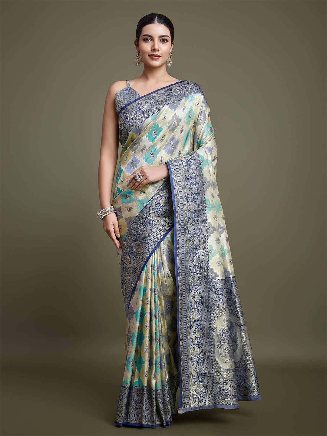 

MONJOLIKA FASHION ethnic motifs banarasi saree with blouse piece, Navy blue