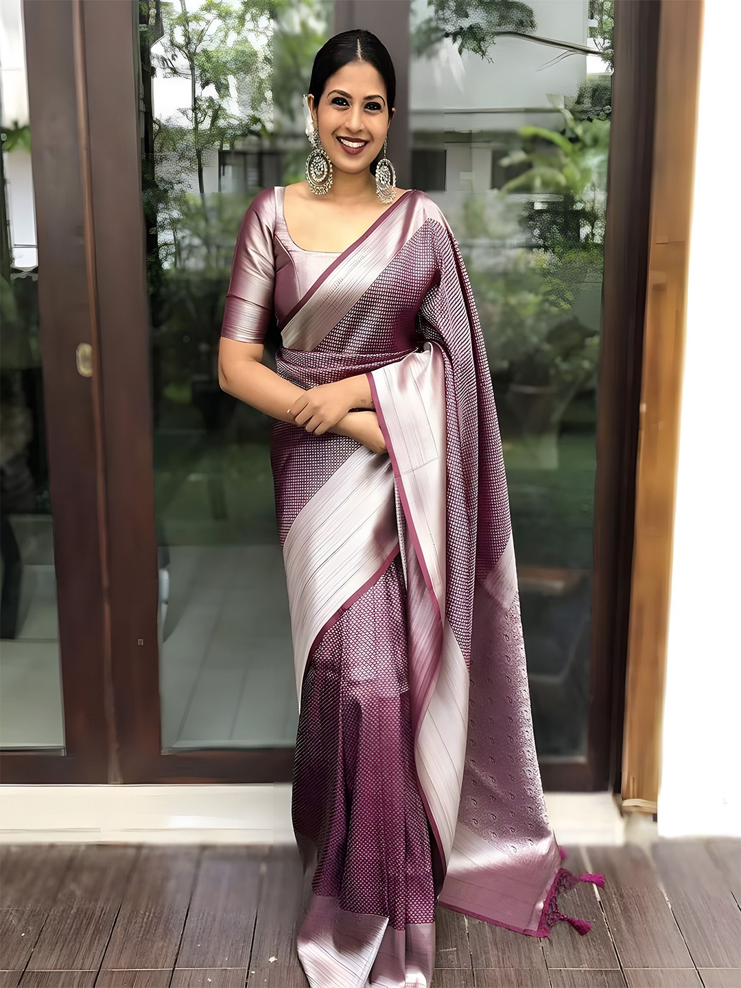 

Anouk Zari Woven Design Geometric Print Zari Kanjeevaram Saree, Magenta