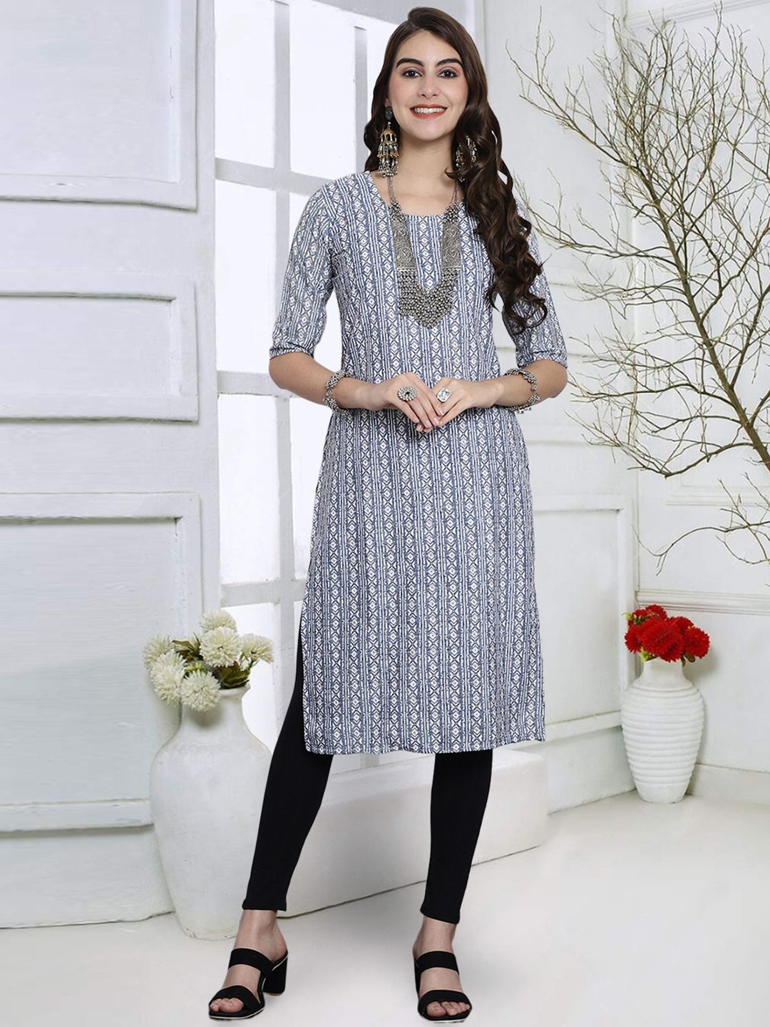 

7Threads Geometric Printed Round Neck Straight Kurta, Grey