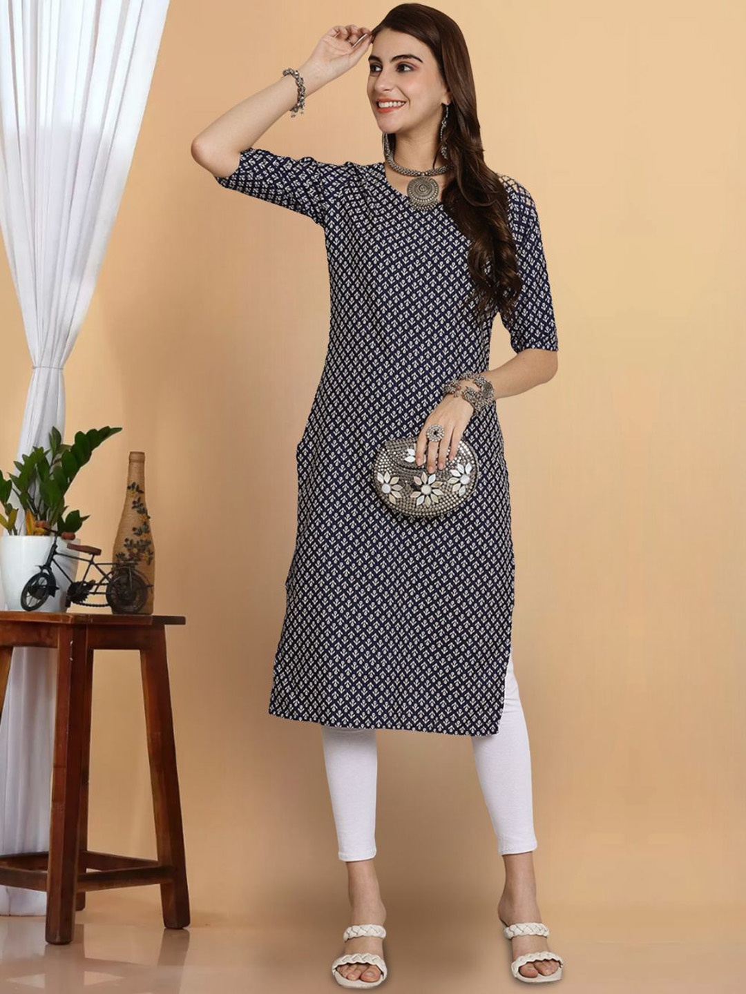 

7Threads Ethnic Motifs Printed Round Neck Striagth Kurta, Black