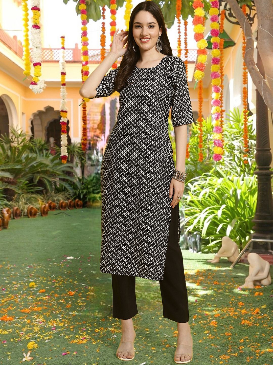 

7Threads Floral Printed Straight Kurta, Black