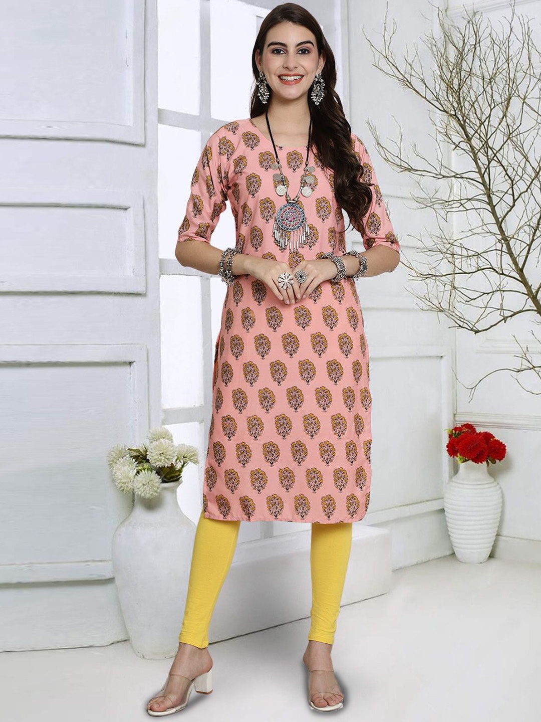 

7Threads Floral Printed Round Neck Straight Kurta, Pink