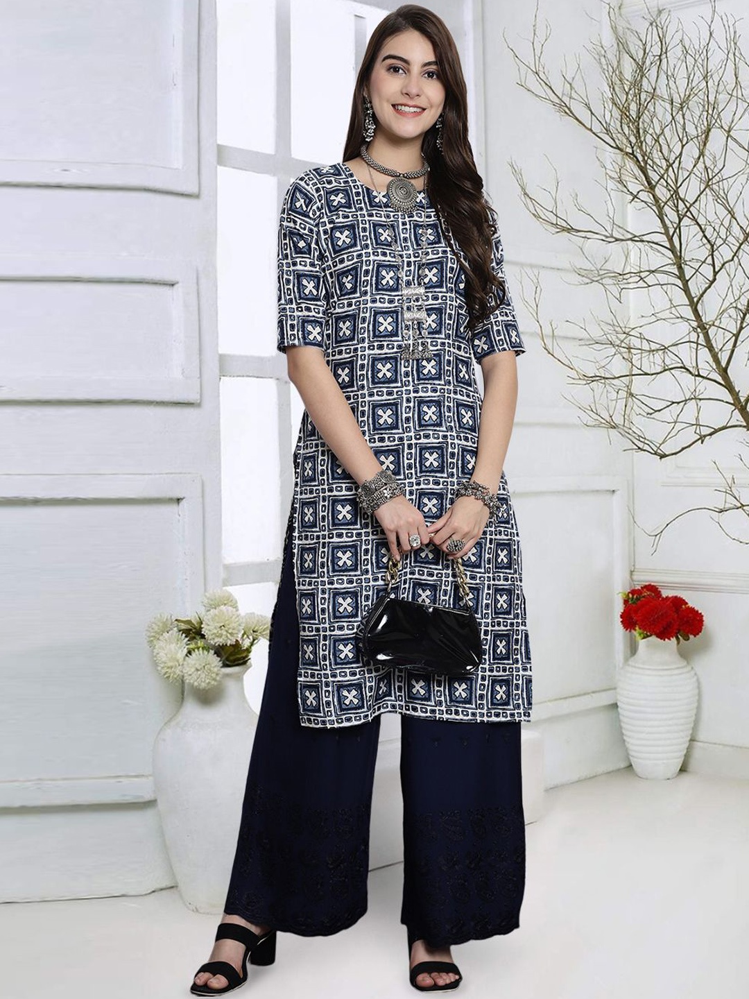 

7Threads Women Geometric Keyhole Neck Sequinned Floral Crepe Kurta, Multi