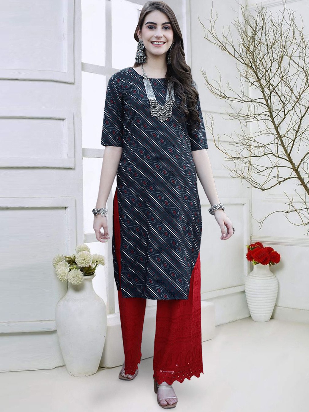 

7Threads Bandhini Printed Round Neck Crepe Straight Kurta, Black
