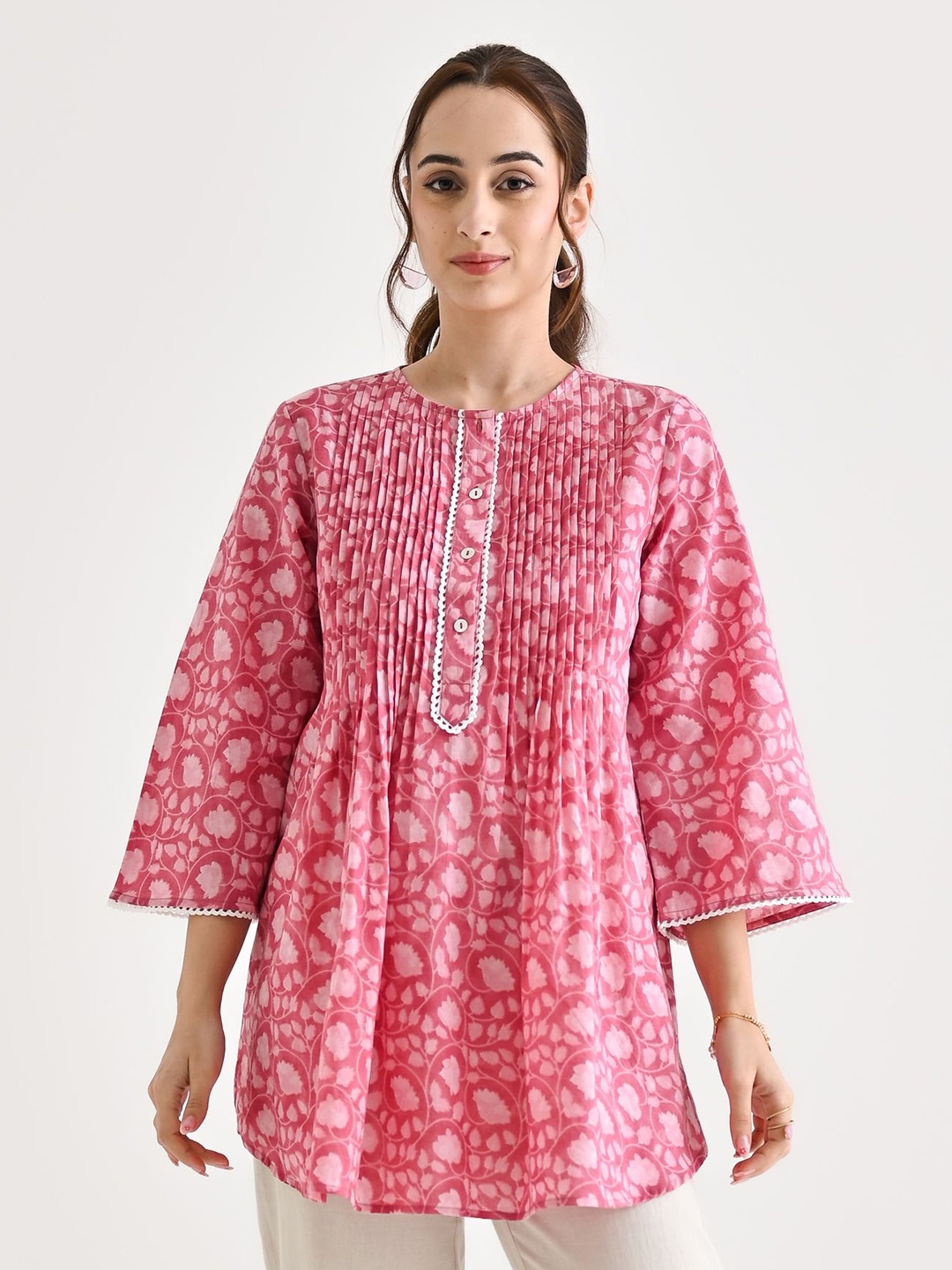 

Rustorange Floral Printed Pure Cotton Kurti, Pink