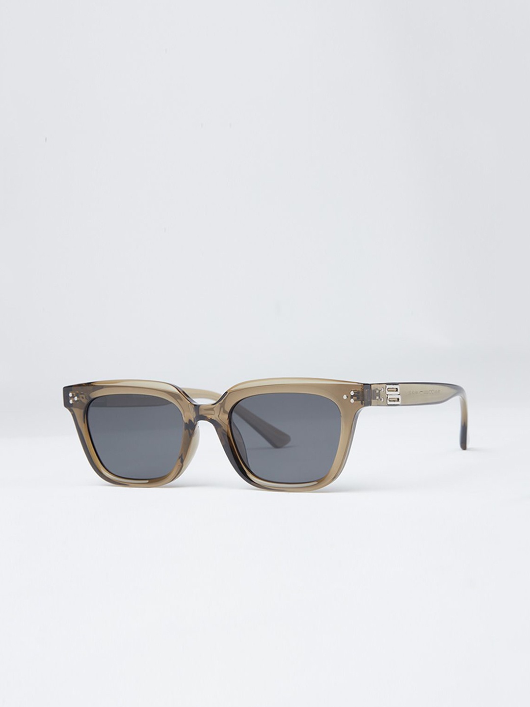 

Banana Club Unisex Square Sunglasses BVP9533-Tan Brown