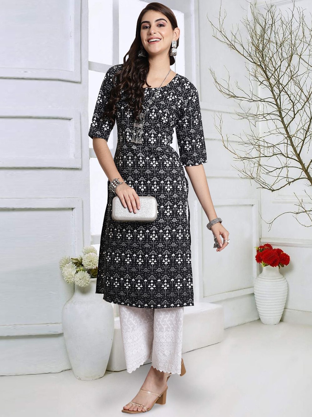 

7Threads Geometric Printed Round Neck Crepe Straight Kurta, Black
