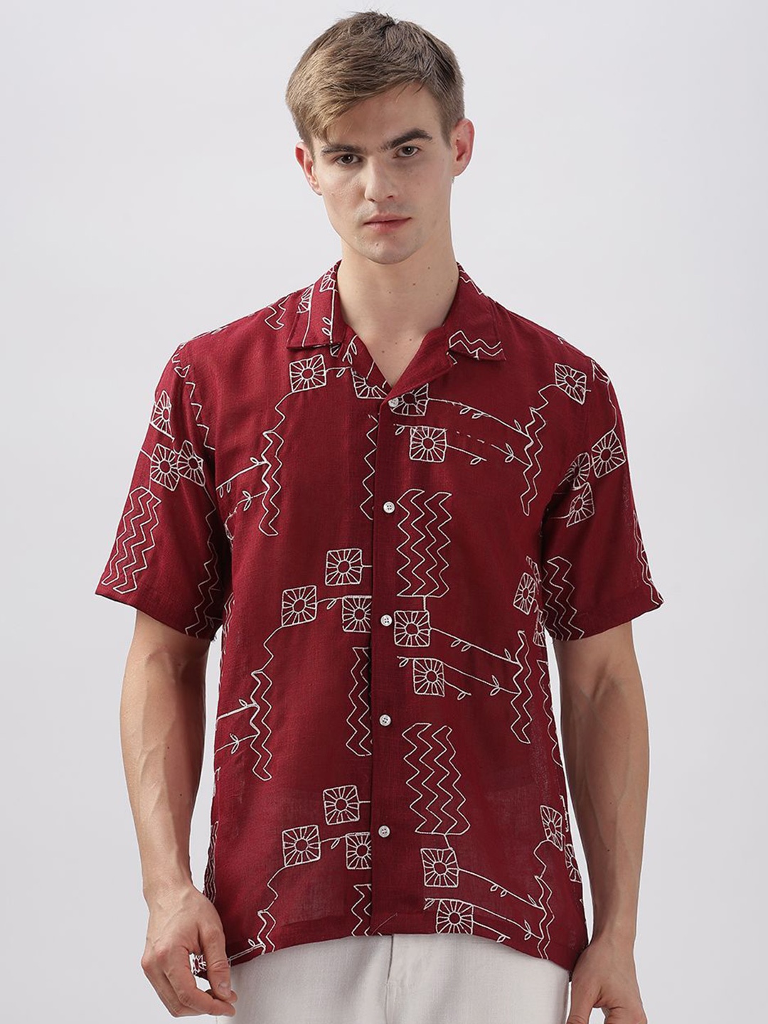 

Vestirio Men Relaxed Opaque Printed Casual Shirt, Red