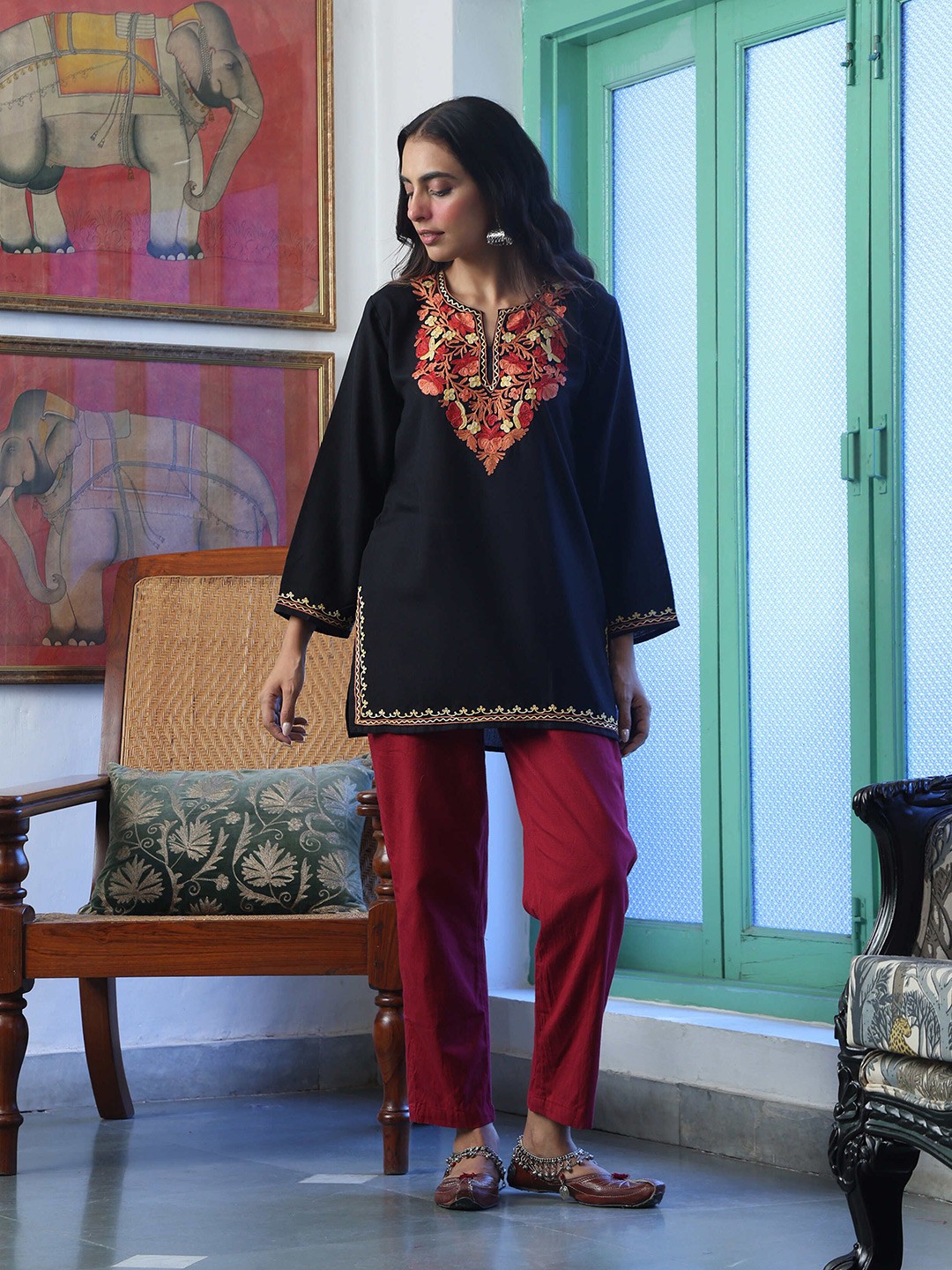 

House of Chikankari Floral Embroidered Aari Work Cotton Straight Kurta, Black