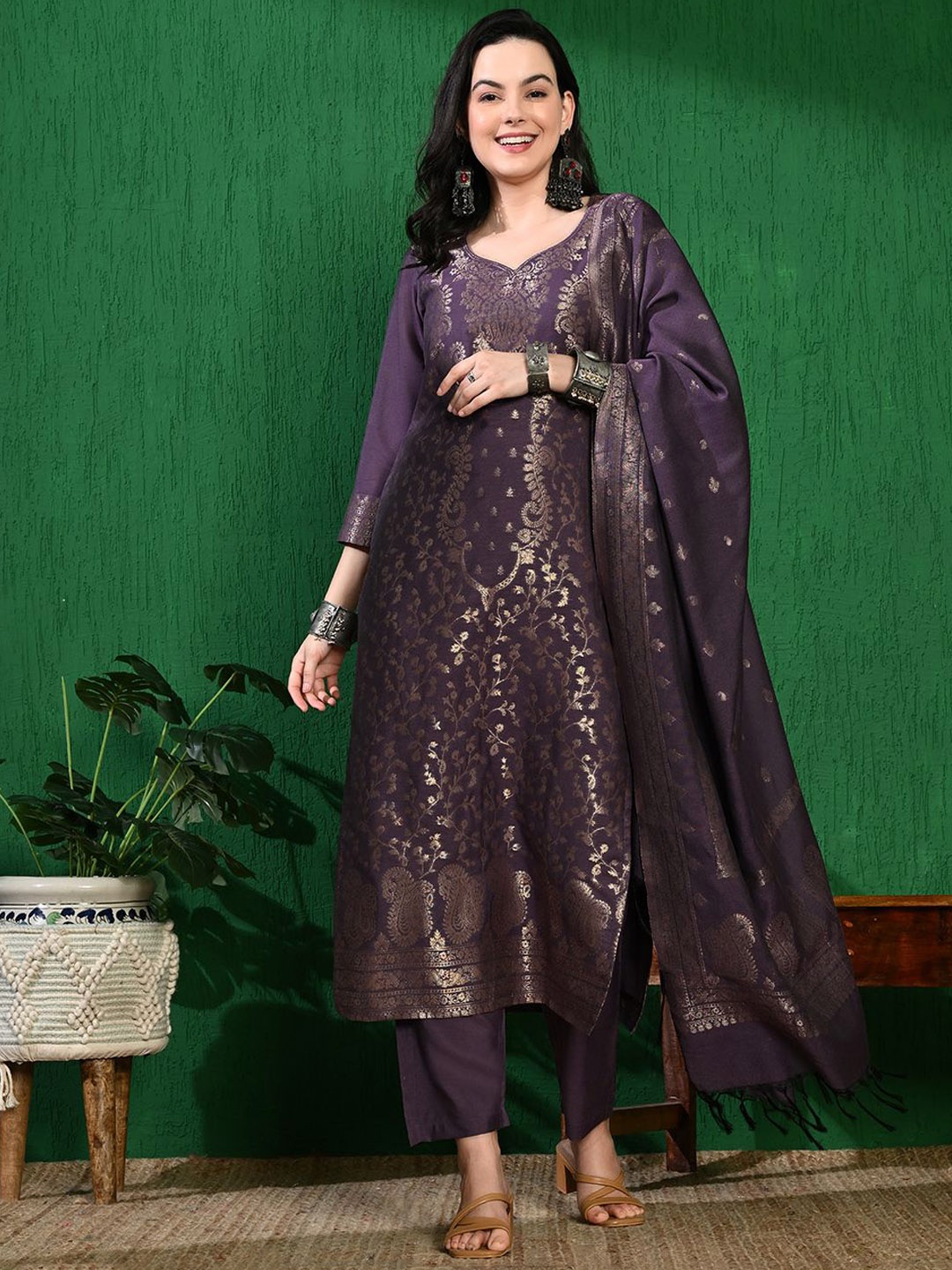 

Sangria Paisley Woven Design Zari Winter Pashmina Kurta With Trousers & Dupatta, Lavender