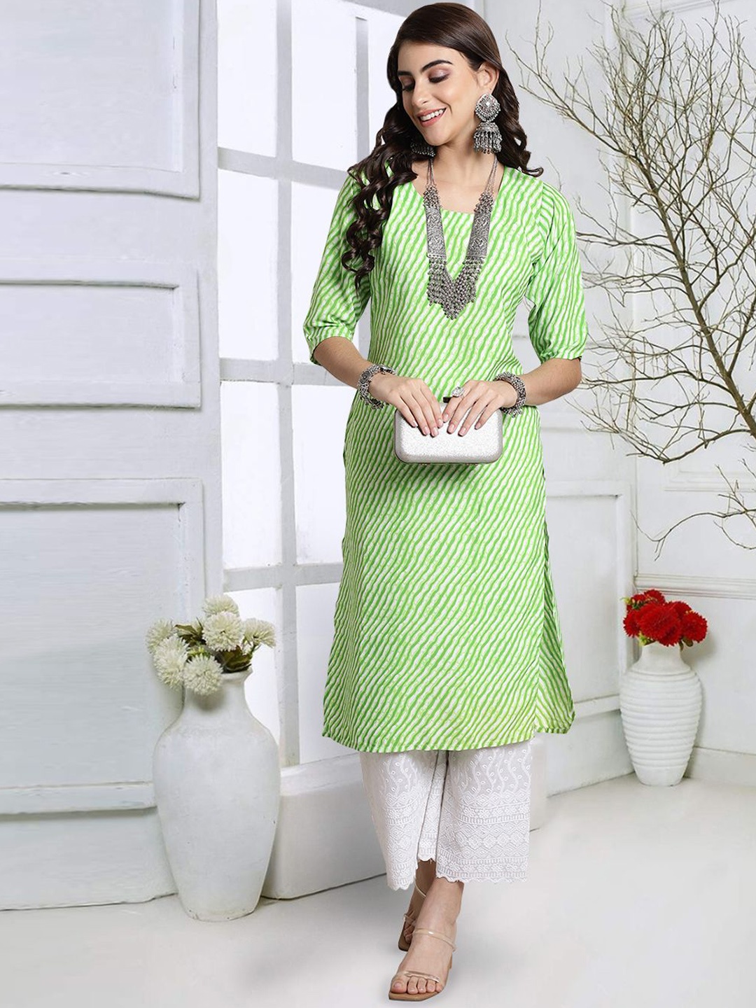 

7Threads Women Geometric Striped Keyhole Neck Thread Work Floral Crepe Kurta, Multi