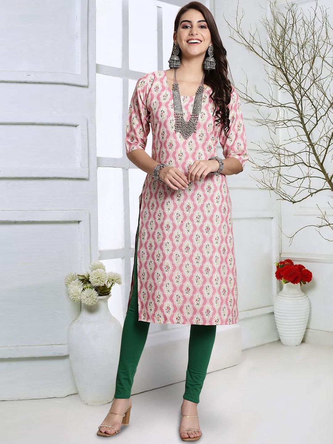 

7Threads Floral Printed Round Neck Straight Kurta, Pink