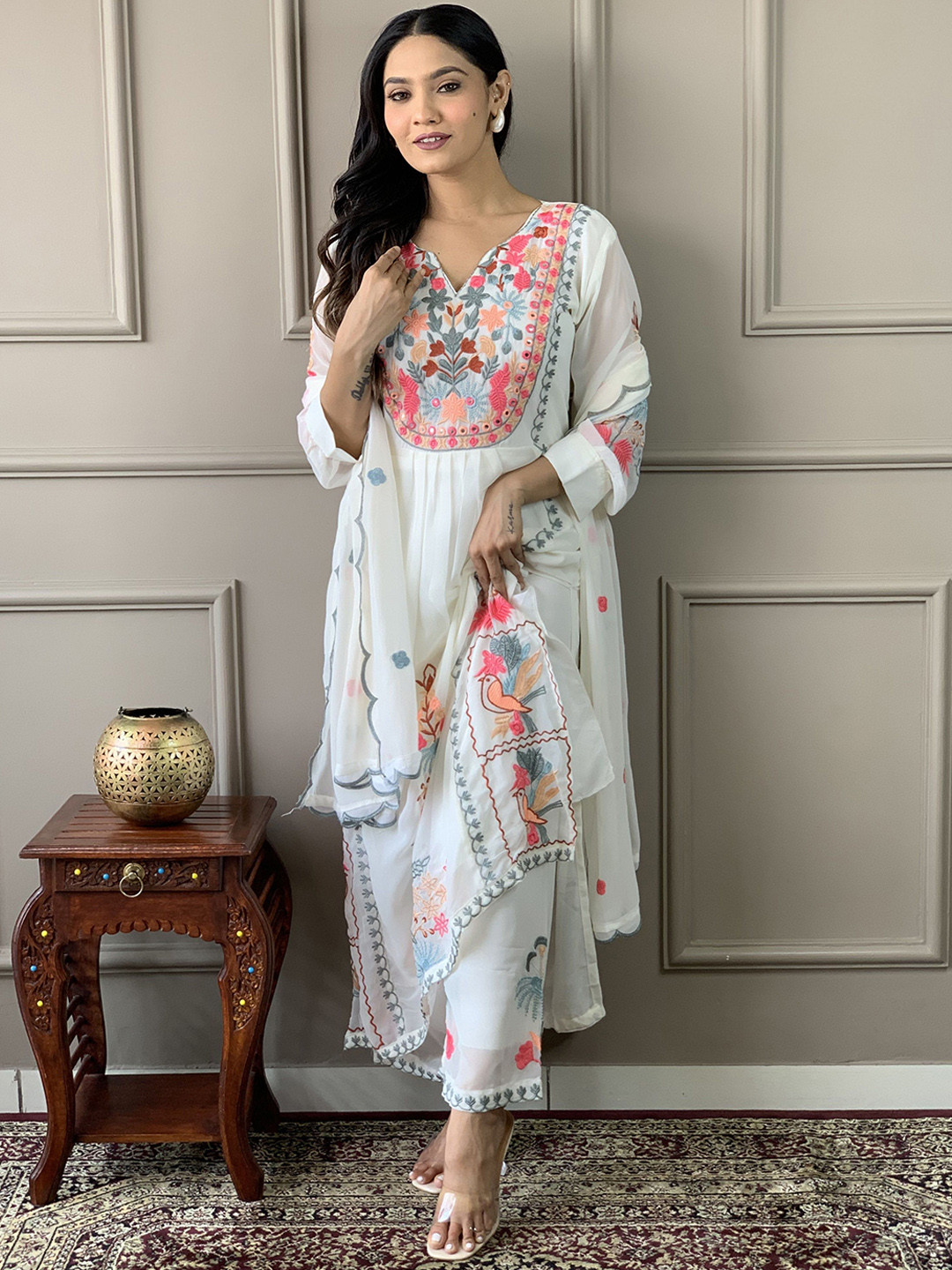 

JAPNAAM Women Floral Embroidered Regular Thread Work Kurta with Trousers & With Dupatta, Off white