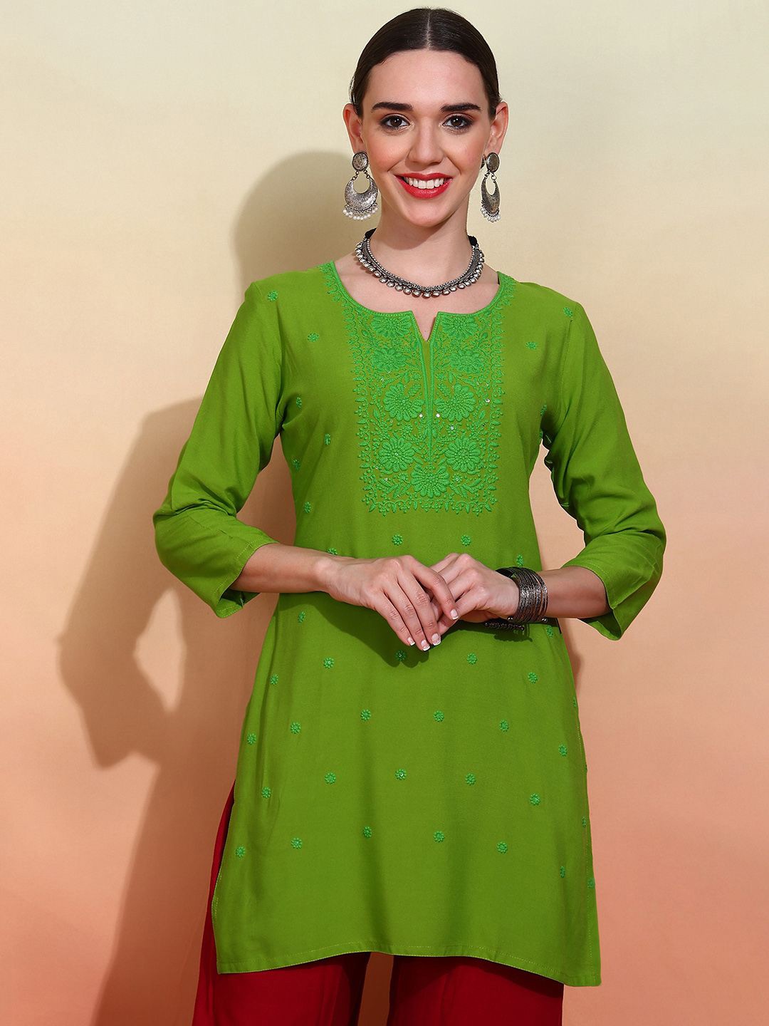 

Ode by House of Pataudi Floral Embroidered Sequinned Sequinned Kurti, Green