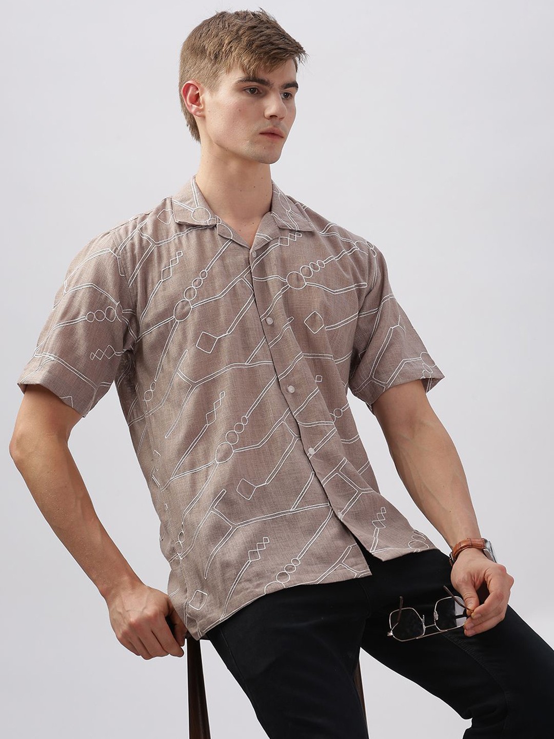 

Vestirio Men Relaxed Floral Opaque Printed Casual Shirt, Beige