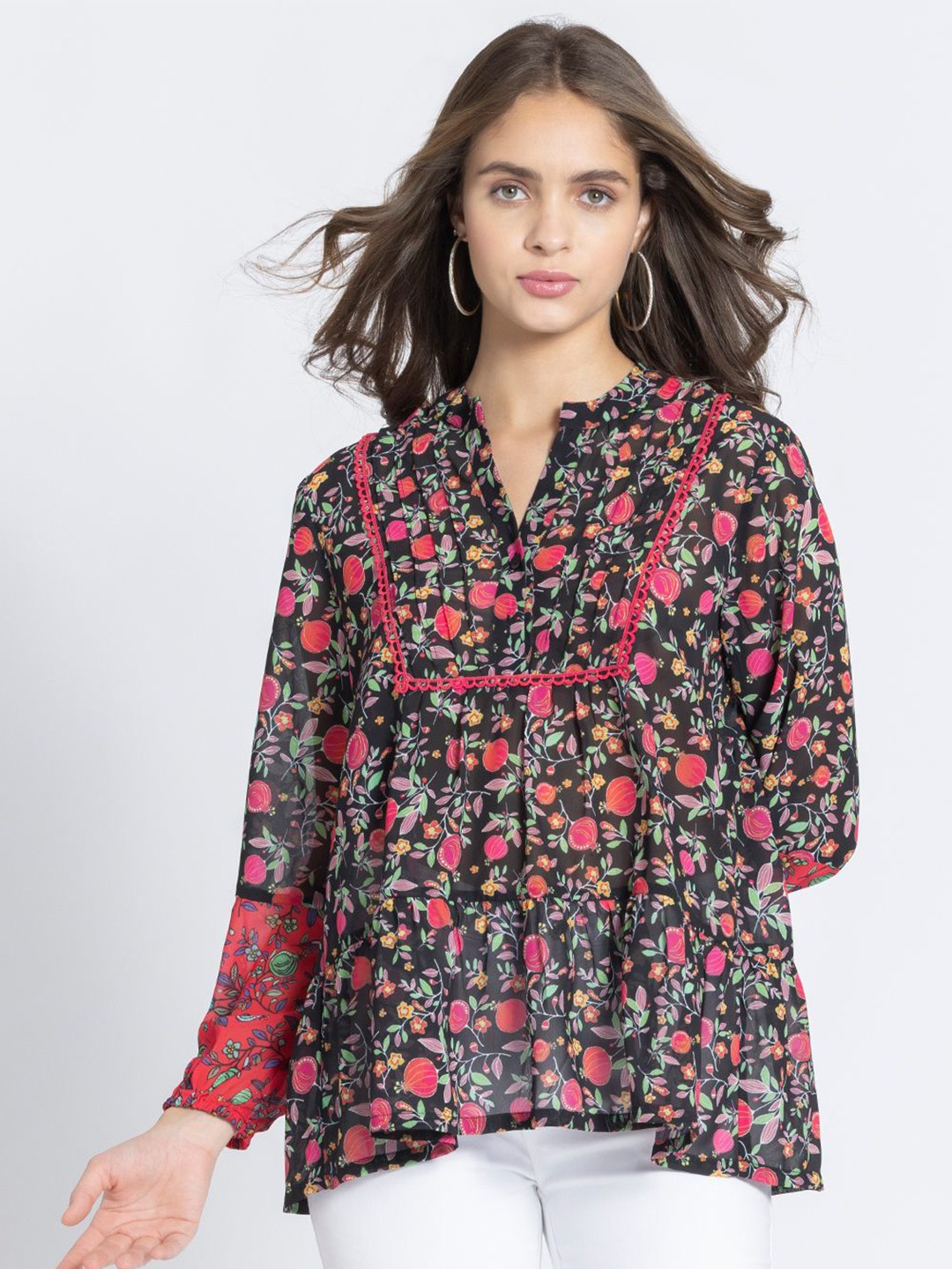 

SHAYE Quirky Printed Tiered Kurti, Black