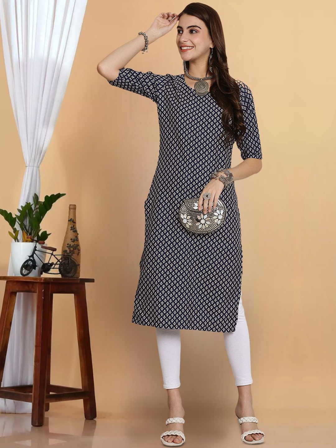 

7Threads Floral Printed Round Neck Crepe Straight Kurta, Navy blue
