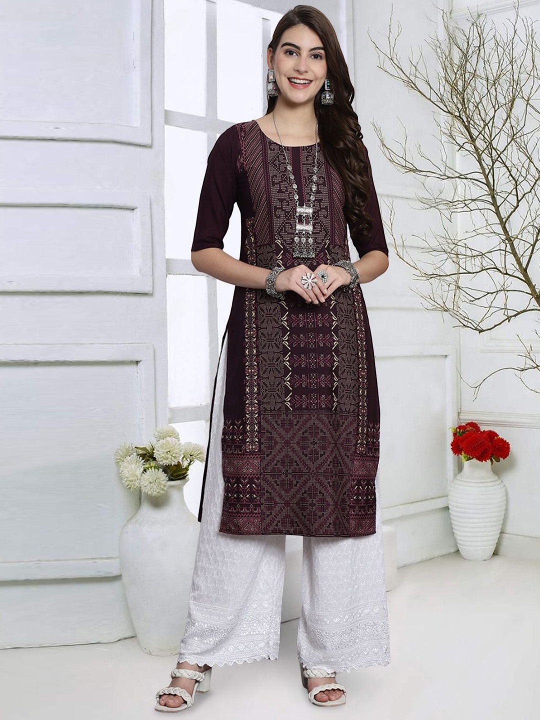 

7Threads Geometric Printed Round Neck Regular Crepe Straight Kurta, Maroon