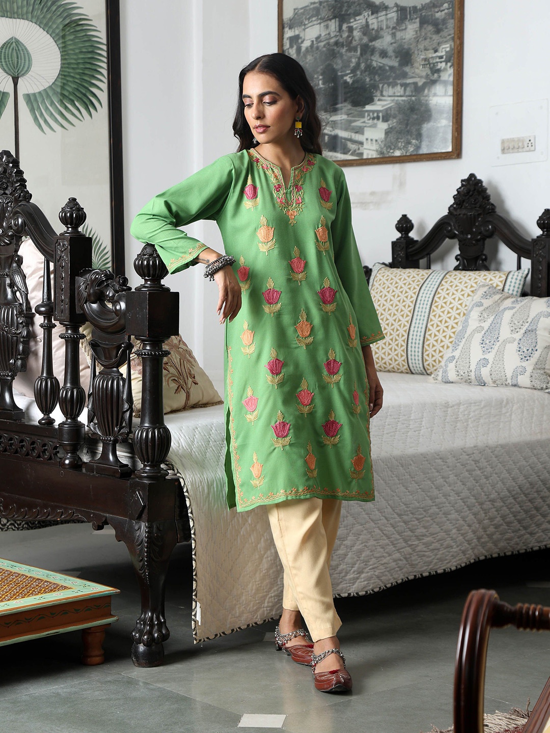 

House of Chikankari Floral Embroidered Notch Neck Aari Work Cotton Straight Kurta, Green