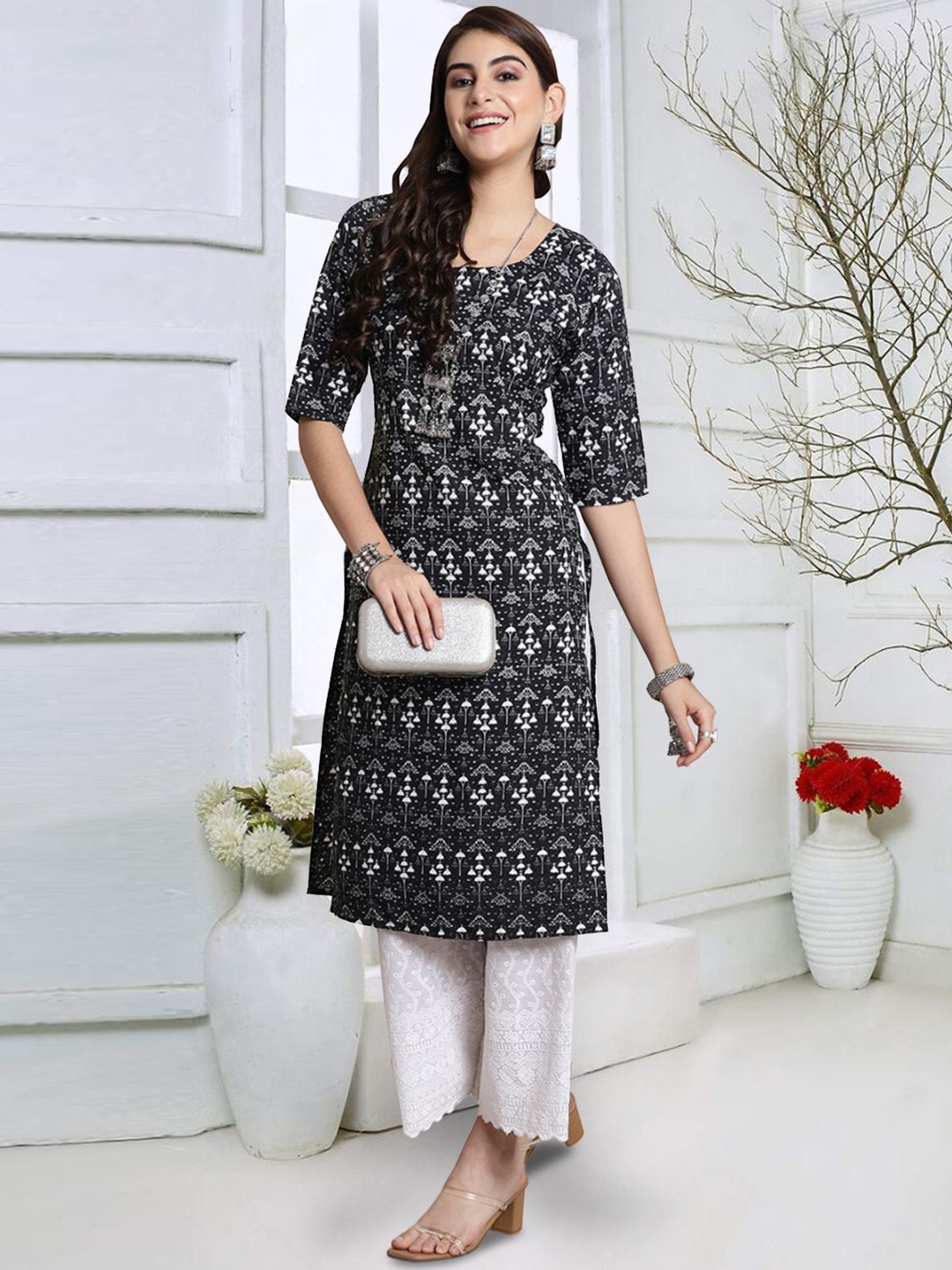 

7Threads Women Geometric Embroidered Keyhole Neck Sequinned Floral Crepe Kurta, Multi