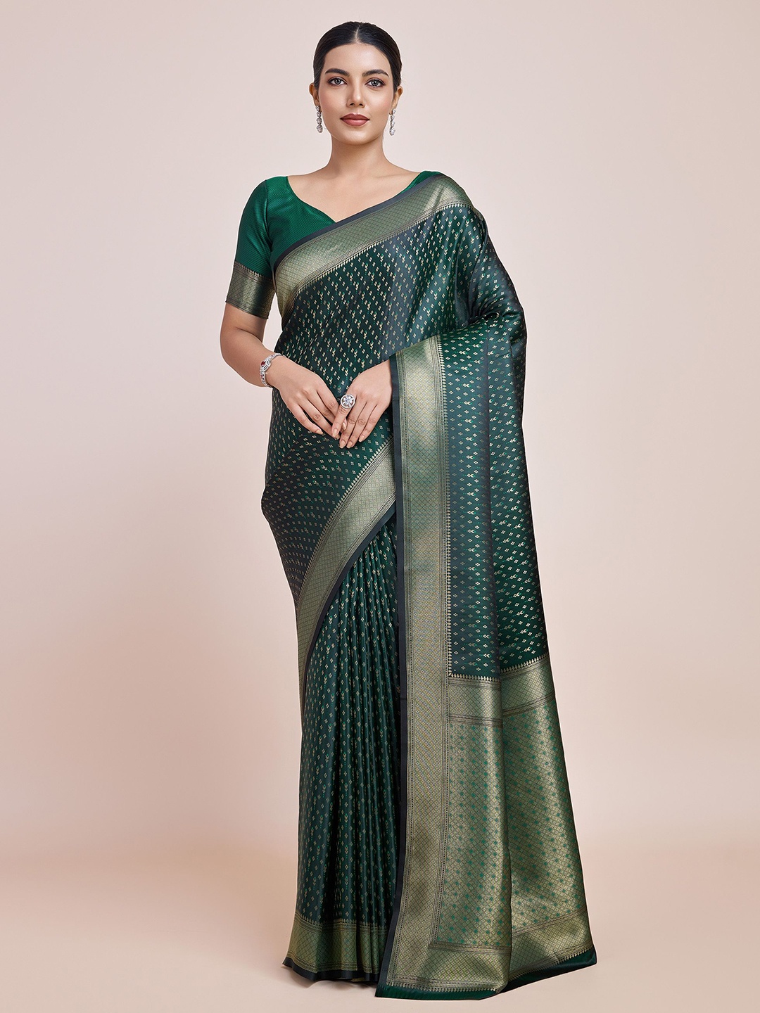 

MONJOLIKA FASHION Ethnic Motifs Zari Banarasi Saree, Green