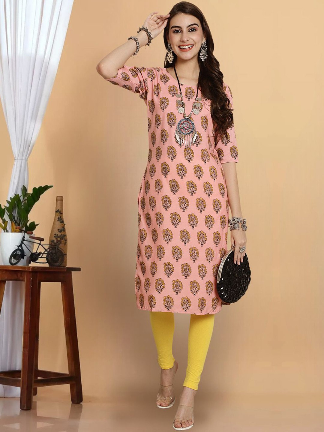 

7Threads Ethnic Motifs Printed Round Neck Straight Kurta, Pink