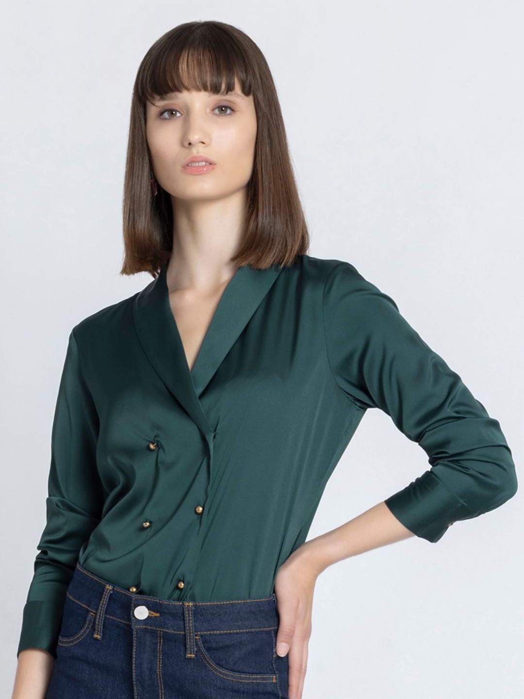 

SHAYE Women Solid V-Neck Top, Green