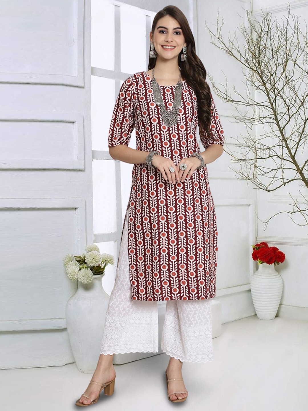 

7Threads Geometric Printed Round Neck Straight Kurta, Maroon