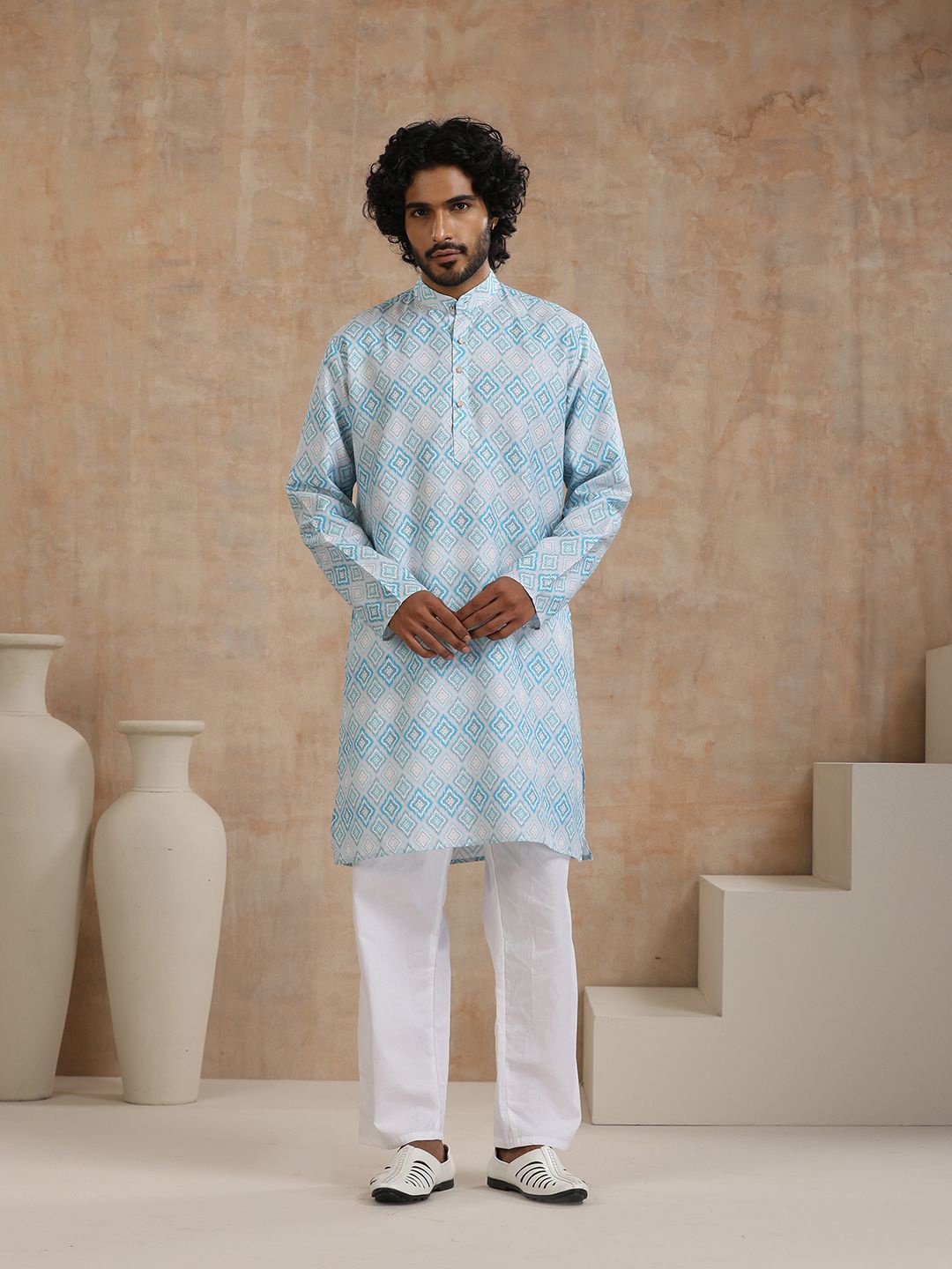 

House of Chikankari Band Collar Geometric Printed Long Sleeves Straight Kurta, Blue