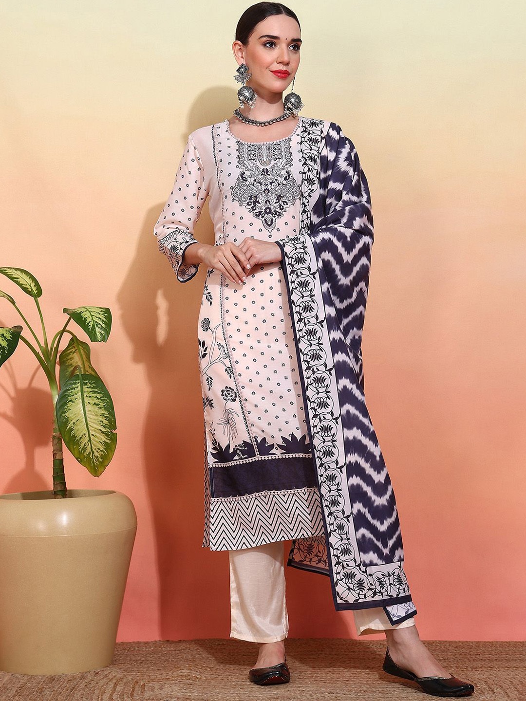 

House of Pataudi House of Pataudi Ethnic Motif Embroidered Kurta & Trouser With Dupatta, Cream