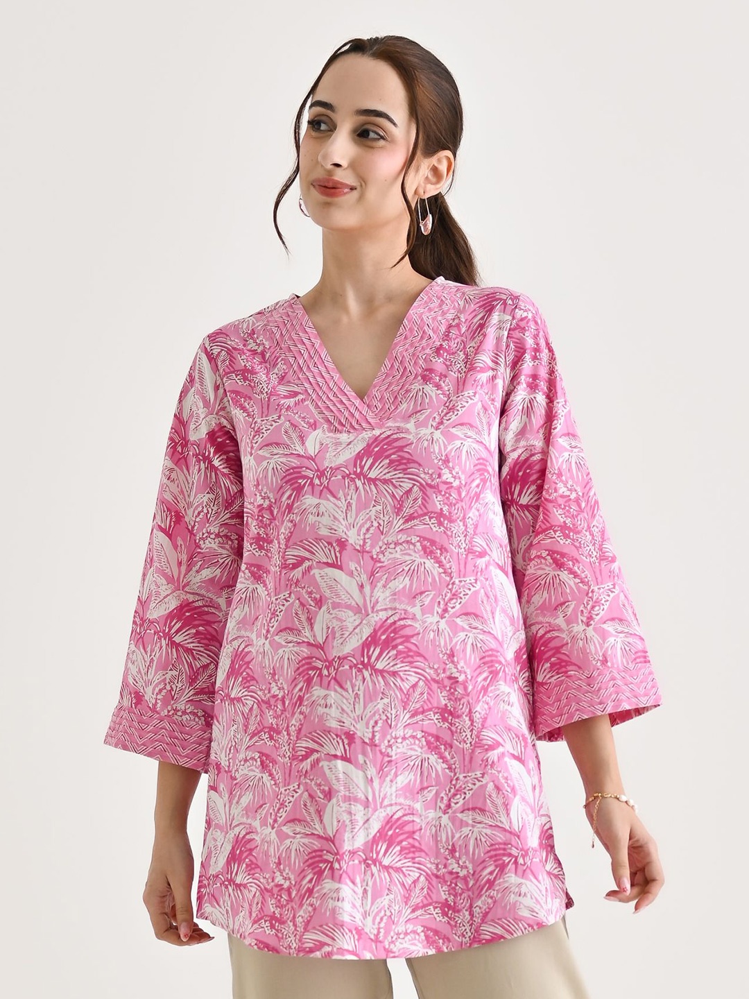 

Rustorange Printed V-Neck Pure Cotton Kurti, Pink