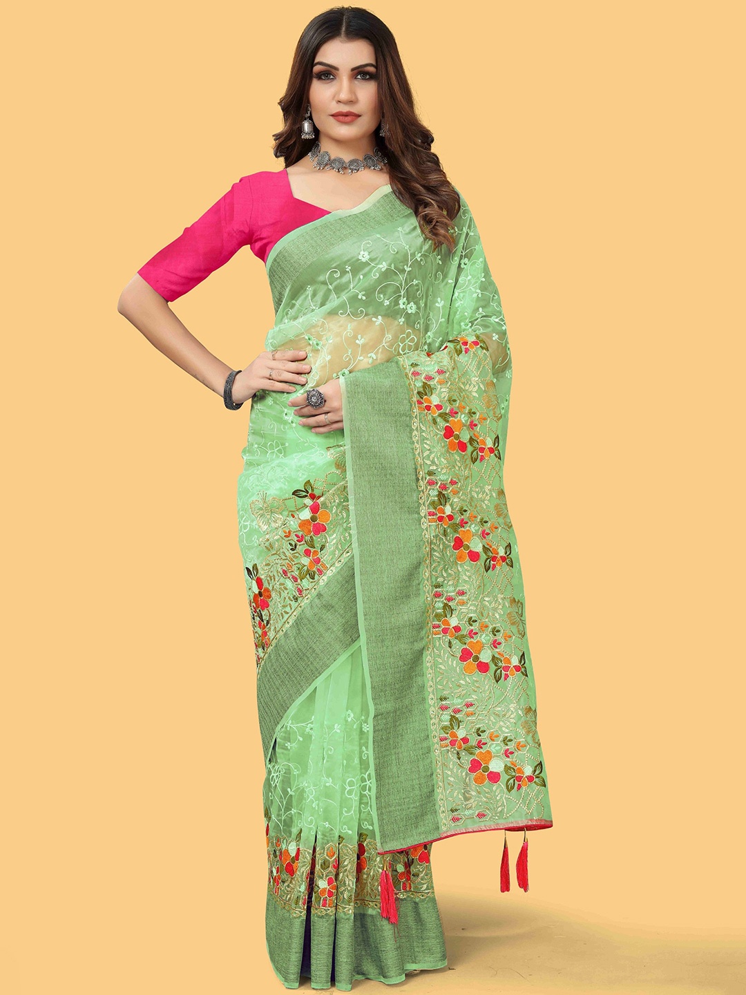 

Munir Floral Embroidered Organza Saree With Unstitch Blouse, Green