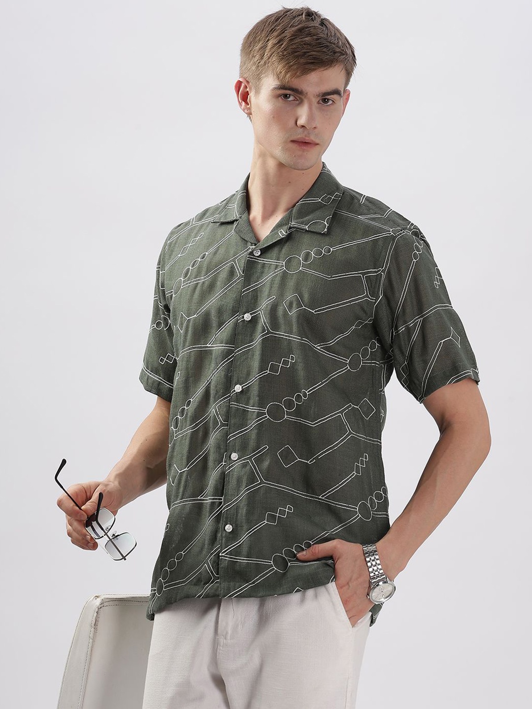 

Vestirio Men Relaxed Opaque Printed Casual Shirt, Green