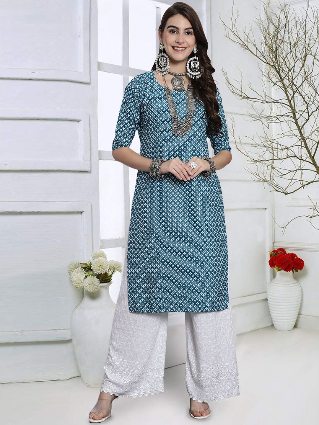 

7Threads Floral Printed Round Neck Crepe Straight Kurta, Blue