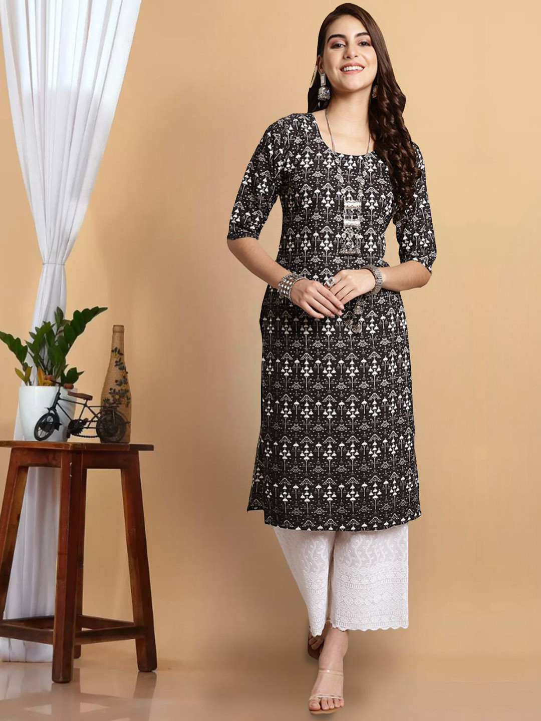 

7Threads Floral Printed Round Neck Crepe Straight Kurta, Black