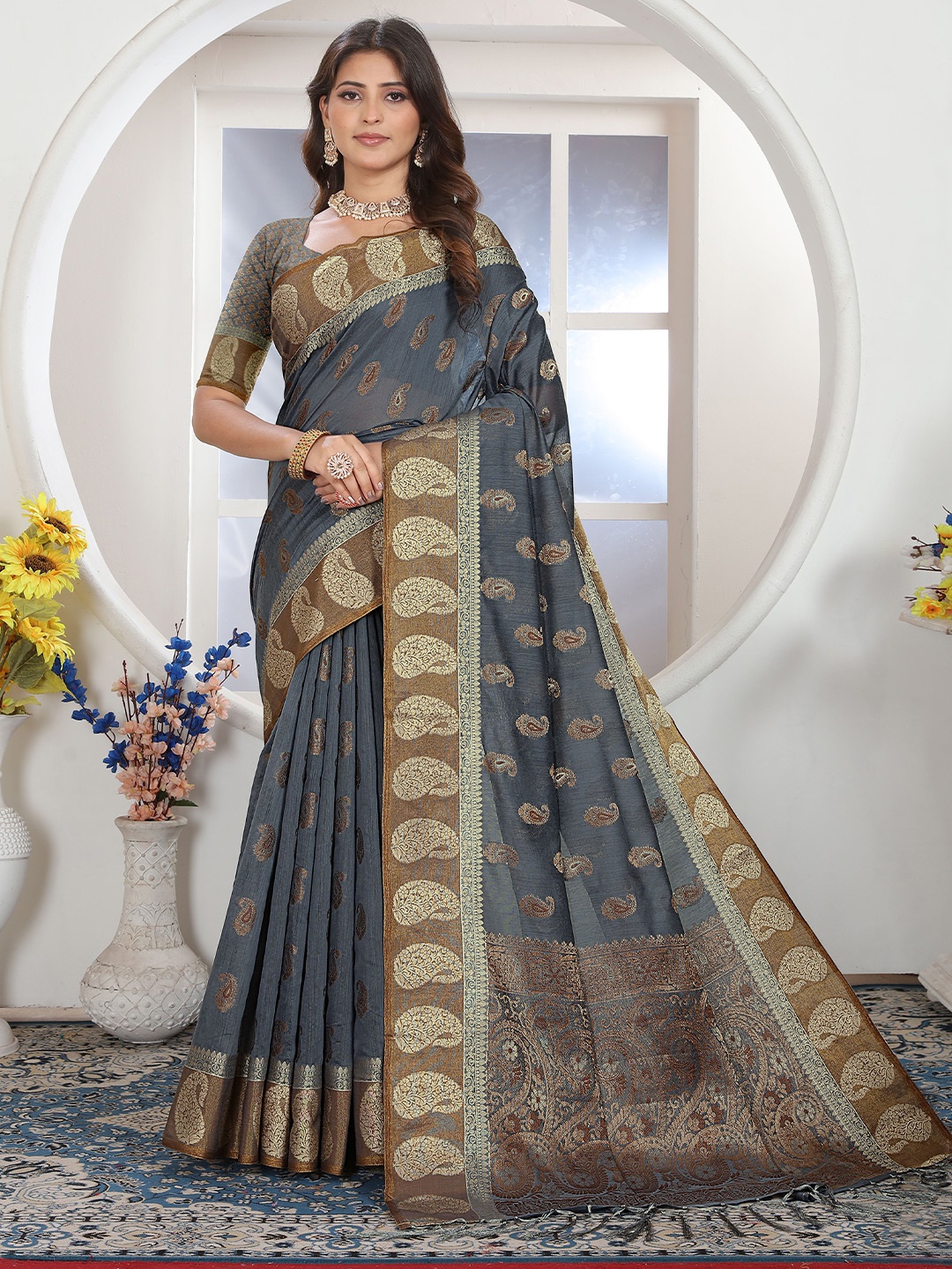 

Jinal & Jinal Woven Design Chanderi Saree Zari Border, Grey