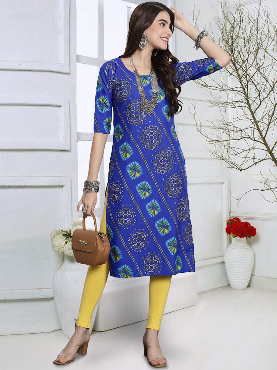 

7Threads Women Keyhole Neck Sequinned Floral Crepe Kurta, Multi