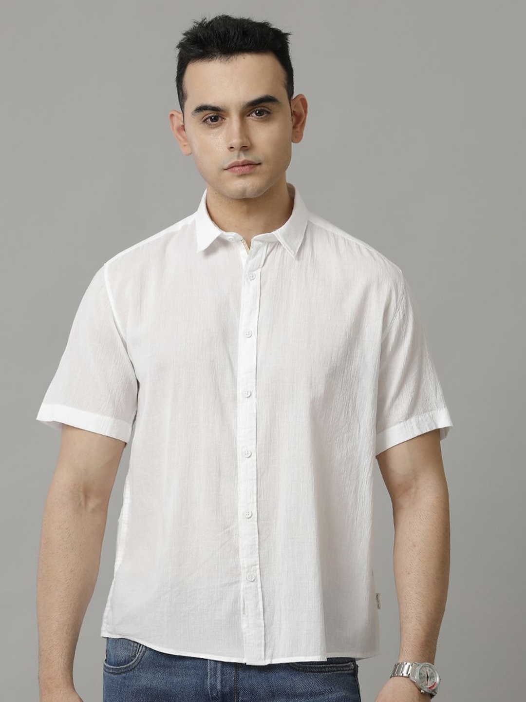 

Voi Jeans Men Boxy Opaque Casual Shirt, White