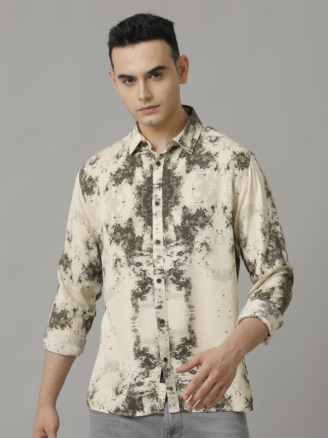

Voi Jeans Men Slim Fit Floral Opaque Printed Casual Shirt, Cream