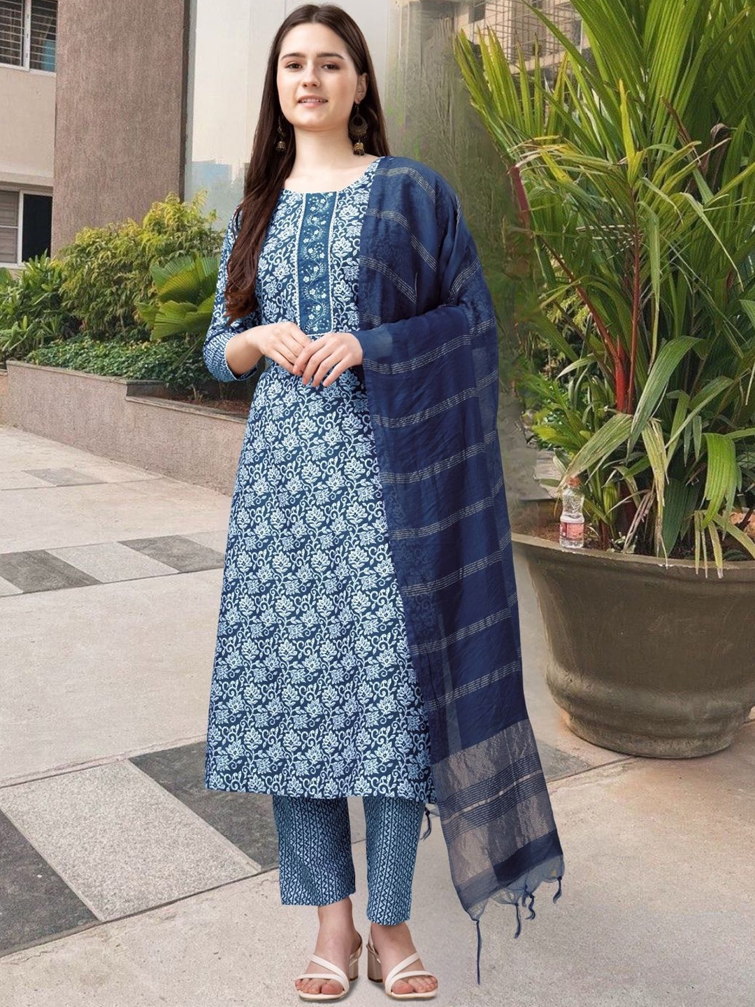 

KAZIA Women Floral Printed Regular Sequinned Kurta with Trousers & With Dupatta, Blue