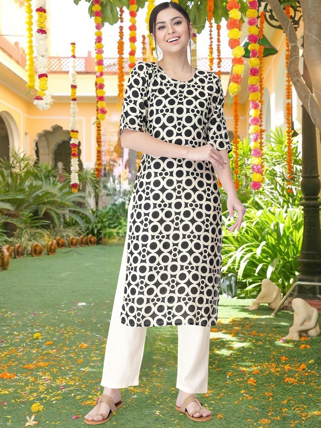 

7Threads Geometric Printed Round Neck Crepe Straight Kurta, Black